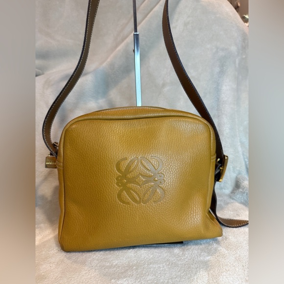 Loewe Brown Camel Amazona Anagram Crossbody Shoulder Bag - Picture 2 of 16